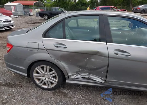 2008 Mercedes-Benz C 300 Luxury/Sport z USA, uszkodzony, nr VIN WDDGF54X78R014721